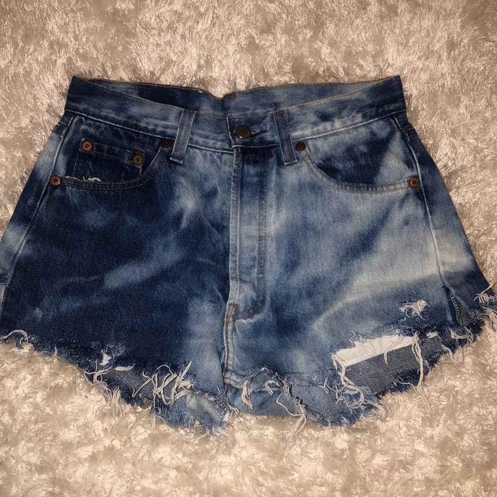 Levi’s wedgie fit shorts tie dye